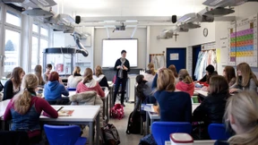 Warum gibt es überhaupt noch Mädchenschulen?