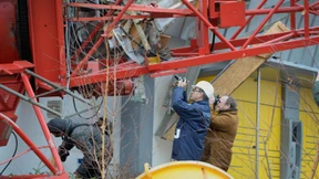 Kran möglicherweise mit Last abgeknickt