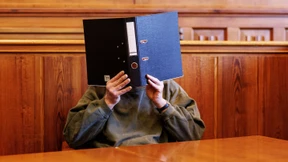 Angeblicher Heilpraktiker wegen Mordes an Ehefrau vor Gericht