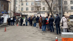 Lange Schlangen gegen Putin