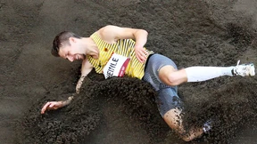 Weitspringer wacht plötzlich mit Verletzung auf