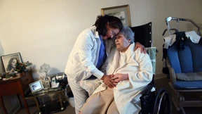 Es ist Zeit, sich um die pflegenden Angehörigen zu kümmern