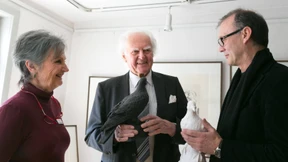 Zwei Tauben für Hilmar Hoffmann 