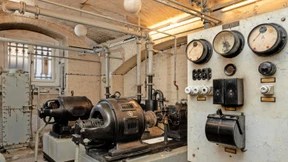 Ein Cocktail schnell durchs Rohr geschickt