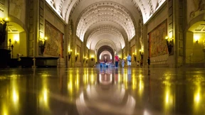 Hinter dem Altar ruht der Diktator