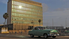 Die Schweizer Flagge wird eingeholt