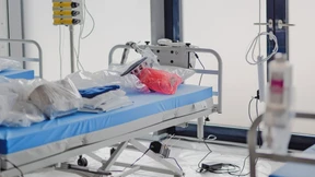 Betten leer, Kassen voll