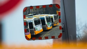 Busspuren für Drängler eine verlockende Abkürzung