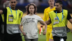 Ter Stegen stellt sich Klimaaktivisten in den Weg