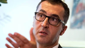 Wohnhaus von Özdemir mit Stein beworfen