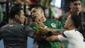 Vier Rote Karten und homophobe Gesänge