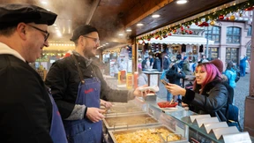 Auf der anderen Seite des Weihnachtsmarkts