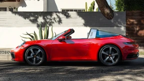 Ein Schlitz ins Kleid