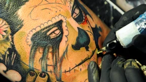 Ein Mensch, kein Ei: Unser Körper schluckt die Farben