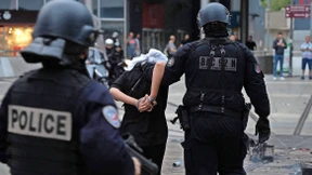 Prüfende Blicke auf Frankreichs Polizei