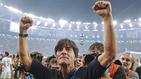 Löw hat es sich bequem gemacht