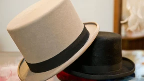 Der Mann mit den Hüten