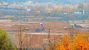Rolle rückwärts im alten Steinbruch