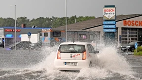 Überflutete Keller und Straßen