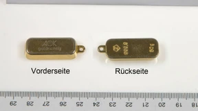 Unechter Goldbarren und Manschettenknöpfe in Toilette entdeckt