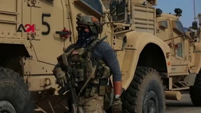 Amerikanische Armee patrouilliert Ölfelder