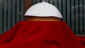 Päpstliches Scheitelkäppchen für 90.000 Euro versteigert