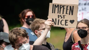 Immer mehr Neuinfektionen: Impfpflicht gegen die vierte Welle?