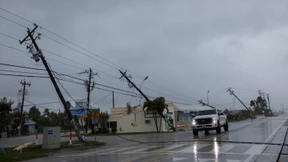 Wirbelsturm hinterlässt Überflutungen und Trümmerfelder