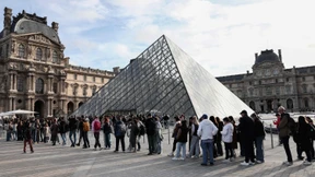 Louvre eröffnet nach Überfall