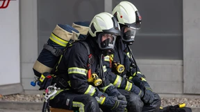 Acht Verletzte nach Brand in Wohnhaus