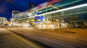 „Schauspiel Frankfurt am Platz des Euro-Zeichens bauen“