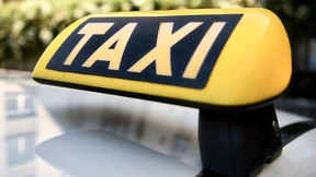 Taxifahrer stellt Zechpreller nach 423-Euro-Fahrt