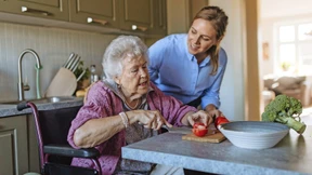 So viel Geld gibt es für die Pflege zuhause