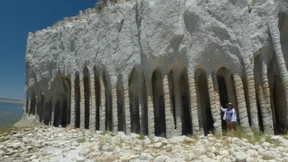 Bizarre Säulengärten am See