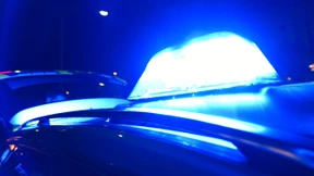 Rennradfahrer stürzt ohne Helm und stirbt 