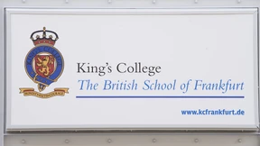 Nicht nur die Uniform folgt britischen Vorbildern