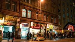 Mann will sich mit Machete gegen Reptiloiden wehren