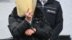 Brüder aus Großfamilie schweigen im Prozess zu Messerattacke