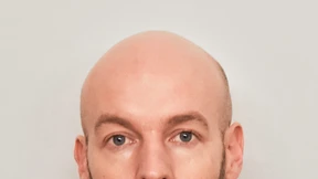 Ein Flamingobein und ein brennendes Schwein