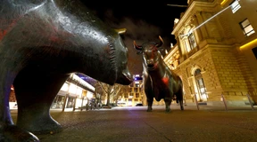 Kursverluste und Zurückhaltung vor Zinsentscheid