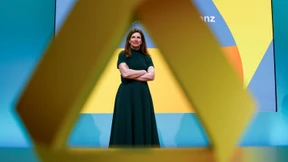 Bettina Orlopp darf mit mehr Gehalt rechnen