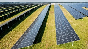 Mehr Solaranlagen auf Freiflächen statt auf Häusern