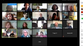 Reiskörner zählen vor dem Monitor