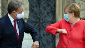 Merkel, der Schutzengel Laschets