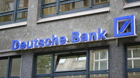 Fitch stuft Deutsche Bank herab