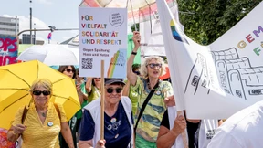 Welche Ziele verfolgen die Omas gegen Rechts?