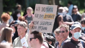 Corona-Demos und Gegenprotest