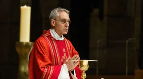 Bericht über Gänsweins Kreuz auf Schumachers Stirn nicht rechtswidrig