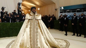 Atemberaubende Mode und schrille Auftritte