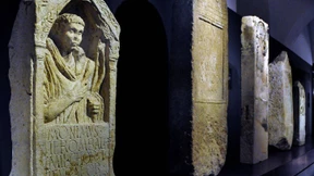 Grabsteine als Lesestoff